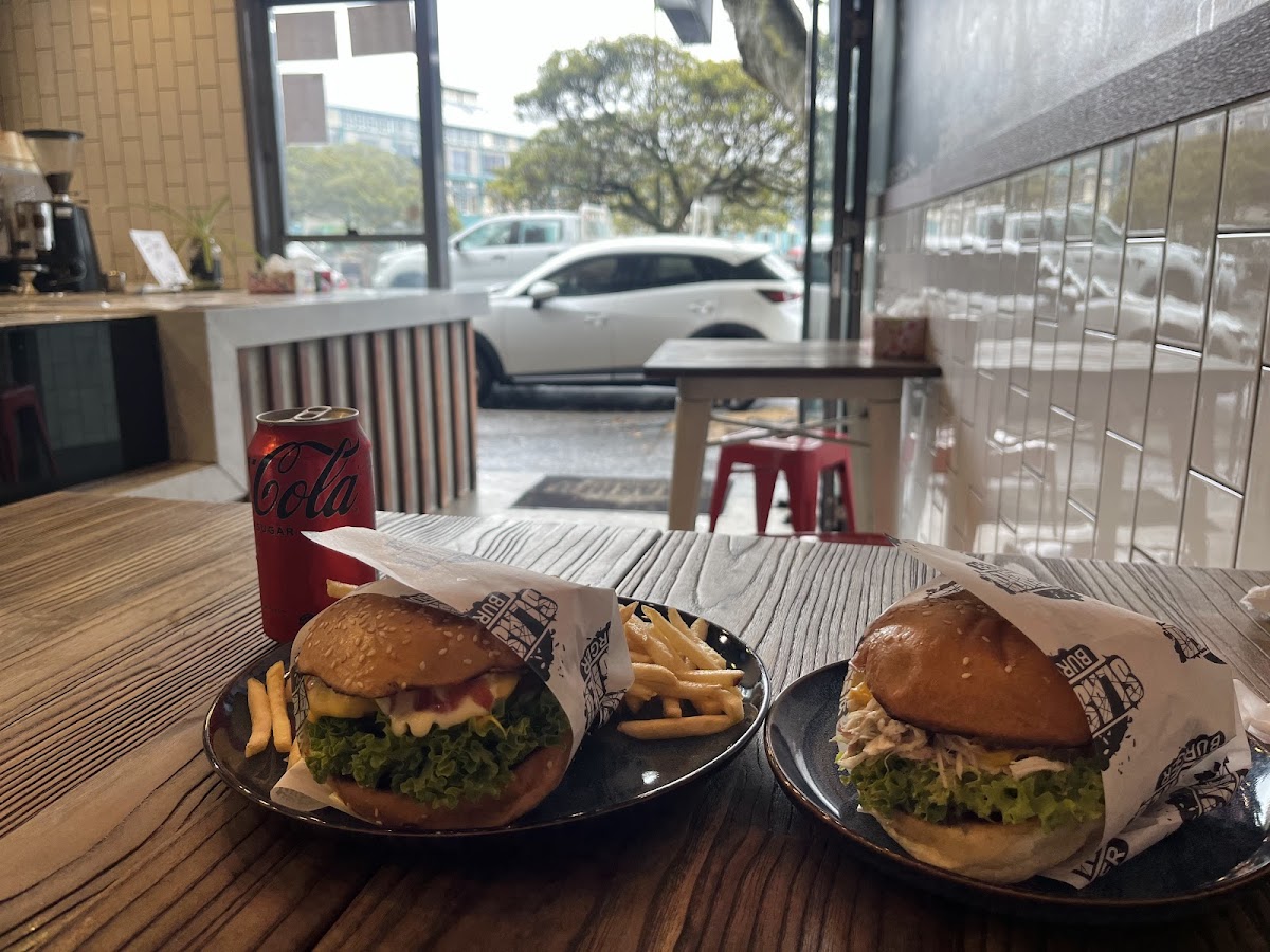 Slashed Burger Photo 4