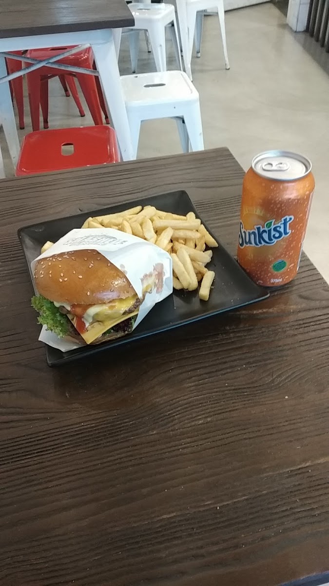 Slashed Burger Photo 9